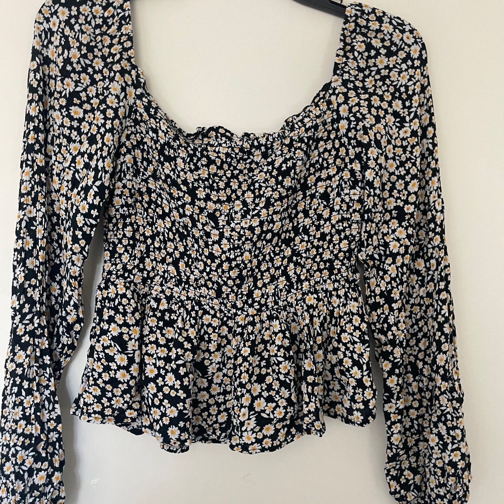 Daisy pattern on or off shoulder smocked peplum top